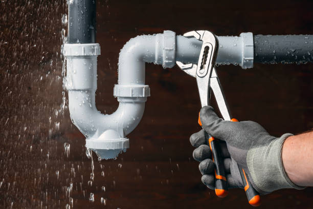 Professional Leak Detection technician working in Howe, OK